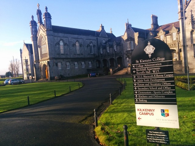 St.Kieran's College - Einfahrt zum Campus in Kilkenny